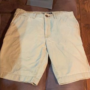 American Eagle classic fit men’s khaki shorts